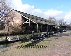 DSC00261 Stop Lock and Warwick Basin at the start of the Warwick and Birmingham Canal
